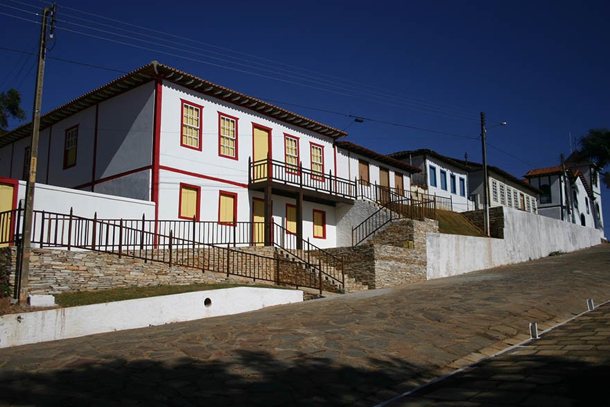 Casarão da Educação e Cultura localizado em Corumbá de Goiás (GO), considerado patrimônio material pelo Instituto do Patrimônio Histórico e Artístico Nacional 