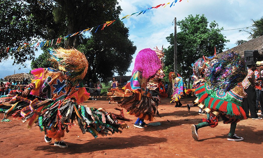 Maracatu de Baque Solto ou Maracatu Rural é um patrimônio imaterial que consiste em performances musicais, dramáticas e coreográficas que resultam da fusão de manifestações populares em Pernambuco