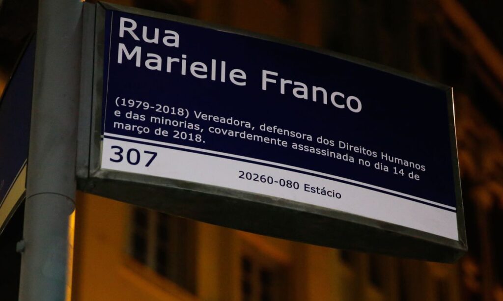 Placa de rua em homenagem à vereadora Marielle Franco 