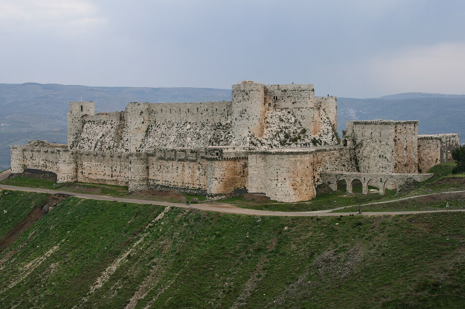 Eras medievais - Krak des Chevaliers é um castelo do século 11 que fica na Síria e foi usado nas Cruzadas, durante a Idade Média