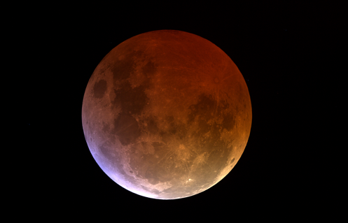 Lua de sangue durante um eclipse lunar