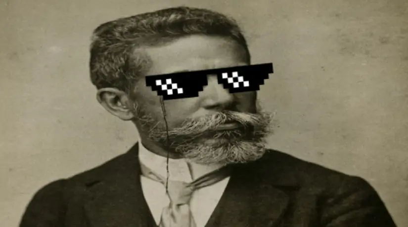 Montagem de foto do escritor Machado de Assis usando óculos