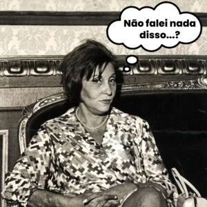 Foto de Clarice Lispector sentada olhando para a câmera com balão de pensamento dizendo "Não falei nada disso...?"