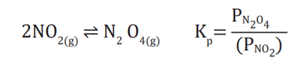 Reação de equilíbrio entre o dióxido de nitrogênio e o tetróxido de nitrogênio e a sua relação para a constante de equilíbrio em função das pressões parciais