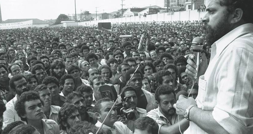 Lula discursa em greve dos metalúrgicos no ABC Paulista em maio de 1979 (Imagem: Reproduçao/Wikimedia Commons)Lula discursa em greve dos metalúrgicos no ABC Paulista em maio de 1979