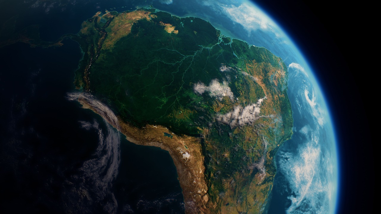 Imagem de satélite do Brasil mostrando a vasta Floresta Amazônica e outros biomas, com a curvatura da Terra ao fundo