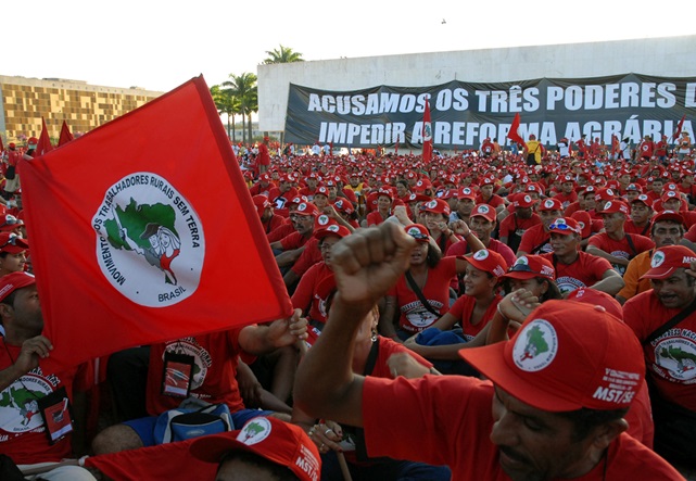  Cerca de 18 mil militantes participam da marcha de encerramento do 5º Congresso do MST em 2007