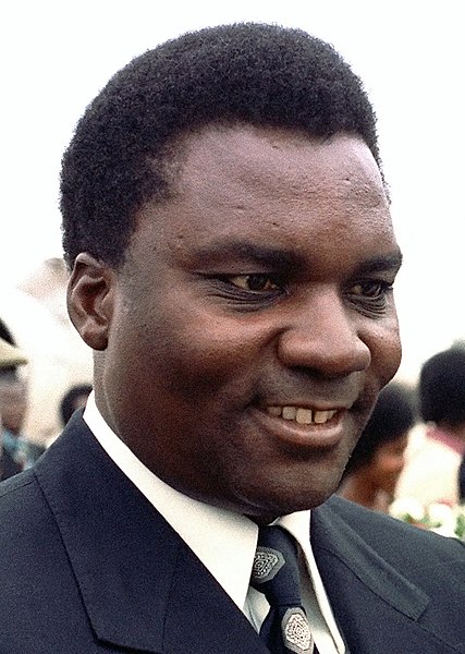  Juvénal Habyarimana. líder hutu, governou Ruanda de forma totalitária por 20 anos, até sua morte em 1994.