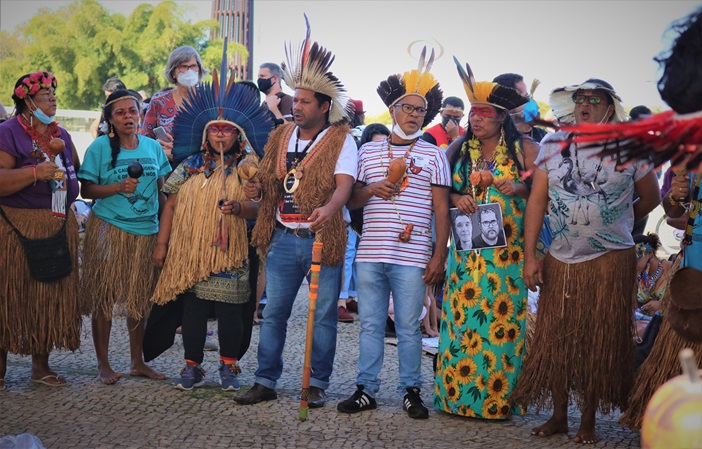 Povos indígenas no Brasil - Ato político com rituais sagrados realizado na Praça dos Três Poderes, em frente ao Supremo Tribunal Federal (STF), em 2022 