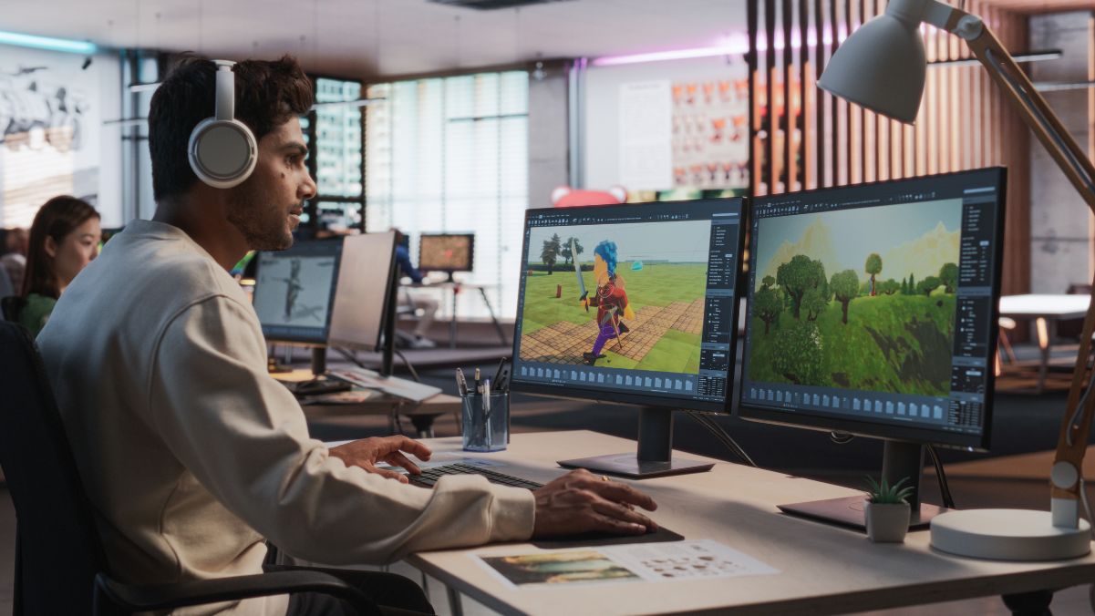 Designer de Design de Games trabalhando em um ambiente de escritório moderno, utilizando software de modelagem 3D para criar elementos de um jogo colorido