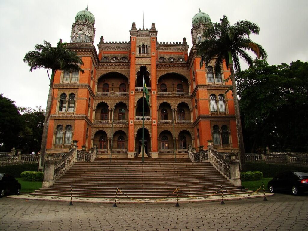 Saúde pública no Brasil: Pavilhão Mourisco, sede da Fundação Oswaldo Cruz, no bairro de Manguinhos