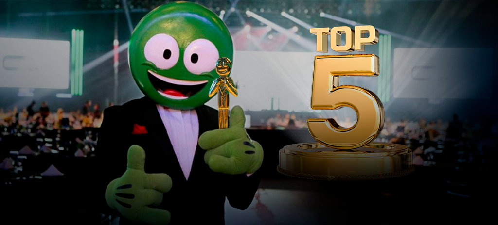 montagem com troféu reclame aqui