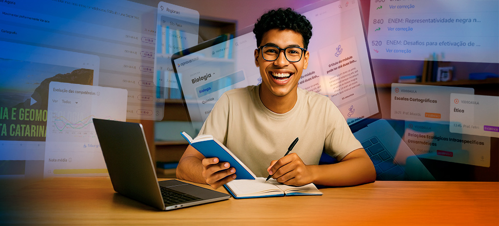 estudante sorridente fazendo anotações