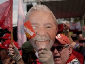 Lula defende mais controle das redes sociais