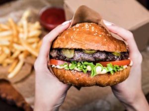 Fast food atinge 13,7 milhões de brasileiros 