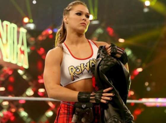 Ronda Rousey estreia na luta livre - Novo Momento