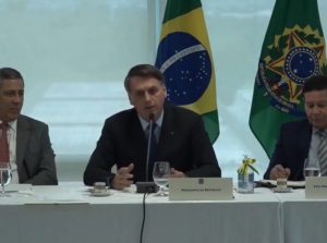 Bolsonaro volta a ser internado sem alta prevista