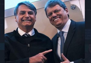 Bolsonaro promete voltar ao Brasil pra liderar oposição