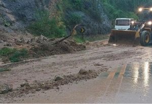 Enchente. Cuidado com bactéria e direitos das vítimas