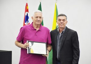 Câmara Santa Bárbara d'Oeste entrega Moção de Aplausos a Jota Junior