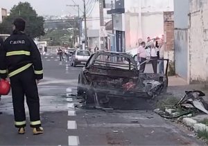 Carro explode no centro de Nova Odessa