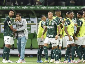 Palmeiras vence fácil e fica mais perto do título