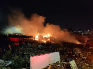 Incêndio atinge depósito de reciclados na Cid Jardim