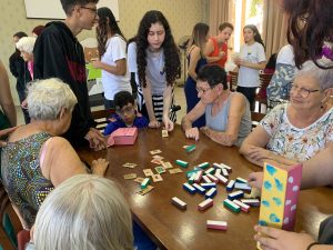 Estudantes desenvolvem atividade no Benaiah