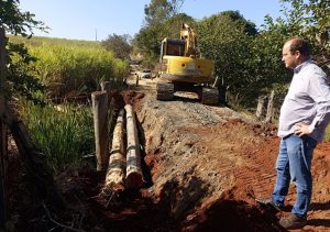 Juca acompanha recuperação de ponte em área rural