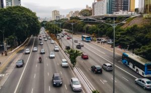 Emplacamento de carros em SP cresce 14% no trimestre