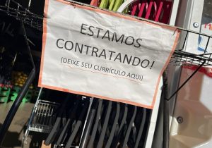 Placas estamos contratando voltam com mais força