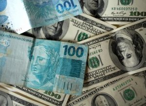 Focus do BC projeta dólar em R$ 5,40 no fim de 2024