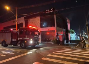 Incêndio atinge Outlet em Santa Bárbara