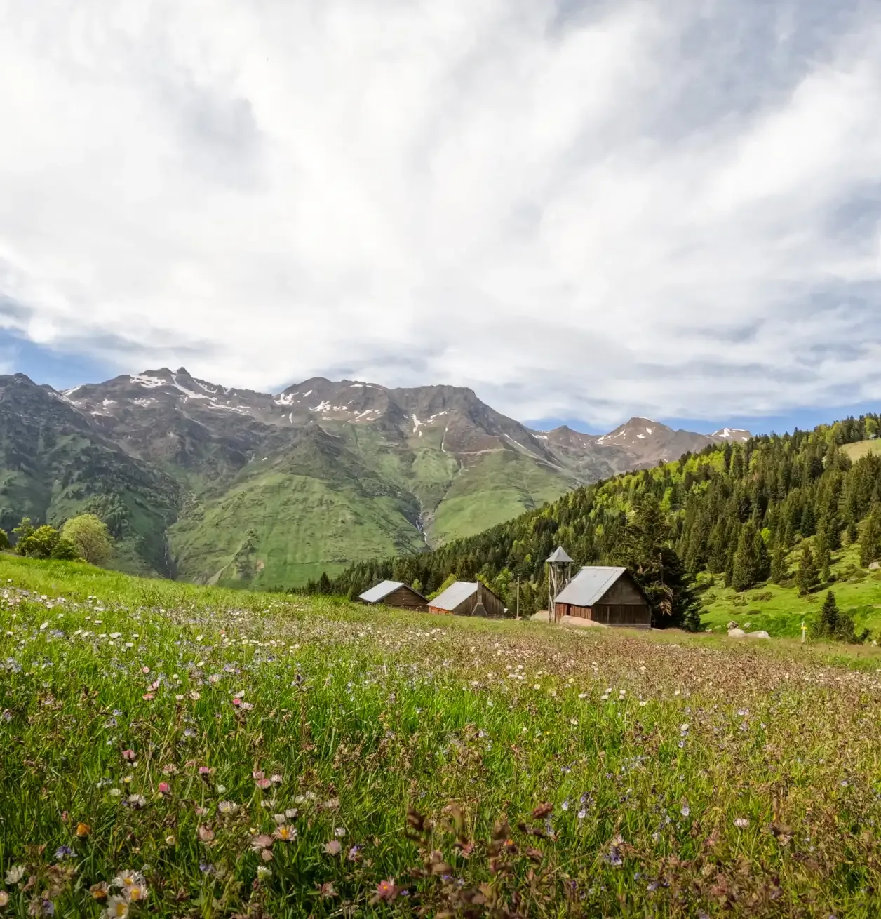 au dessus du village de bareges