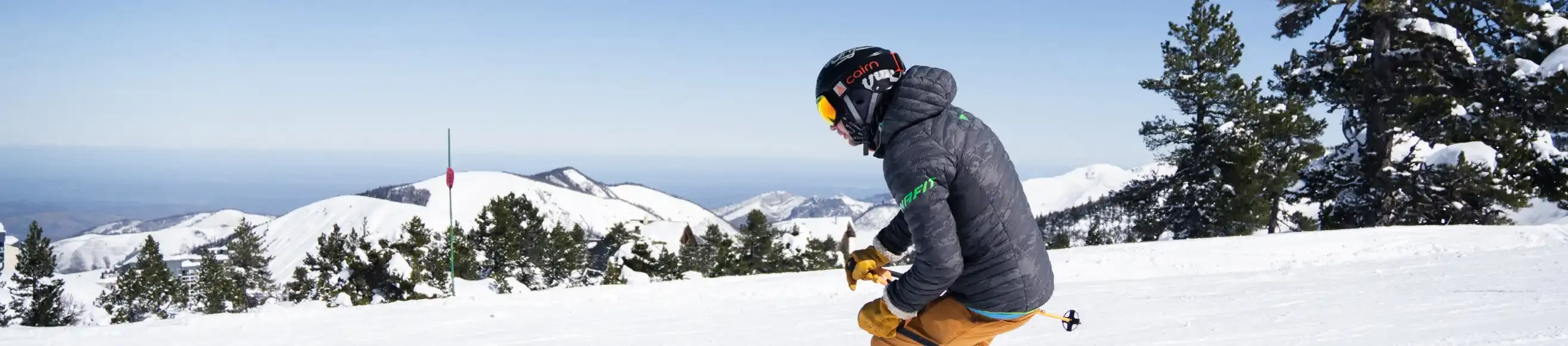 A person who skis at La Pierre Saint Martin