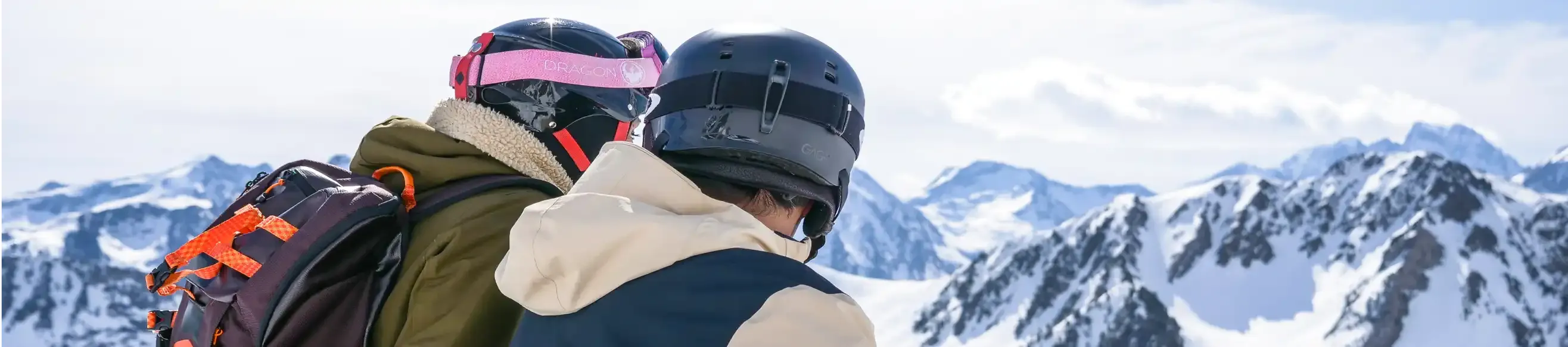 Two people looking at the panorama of the Cirque du Lys, Cauterets