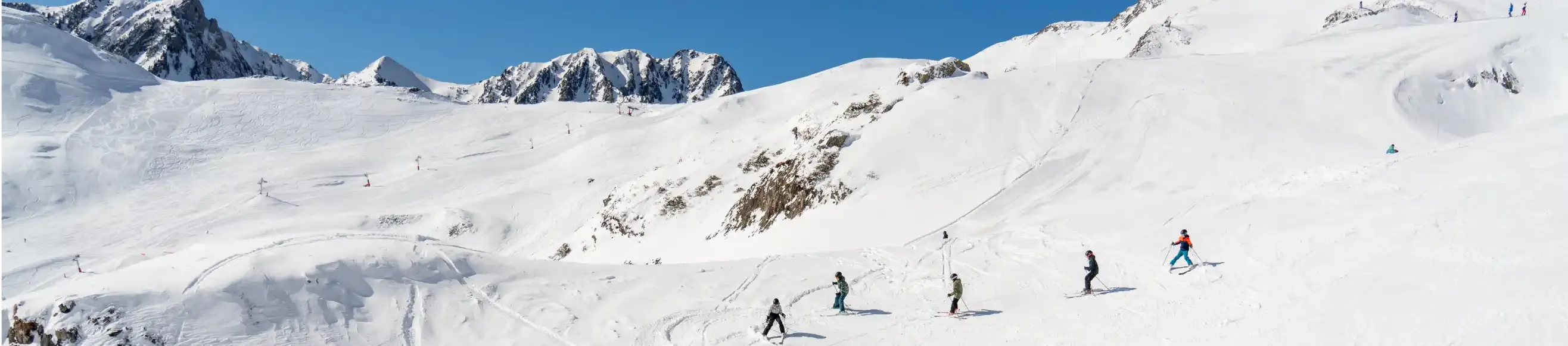 Skiers on the slopes of Cauterets