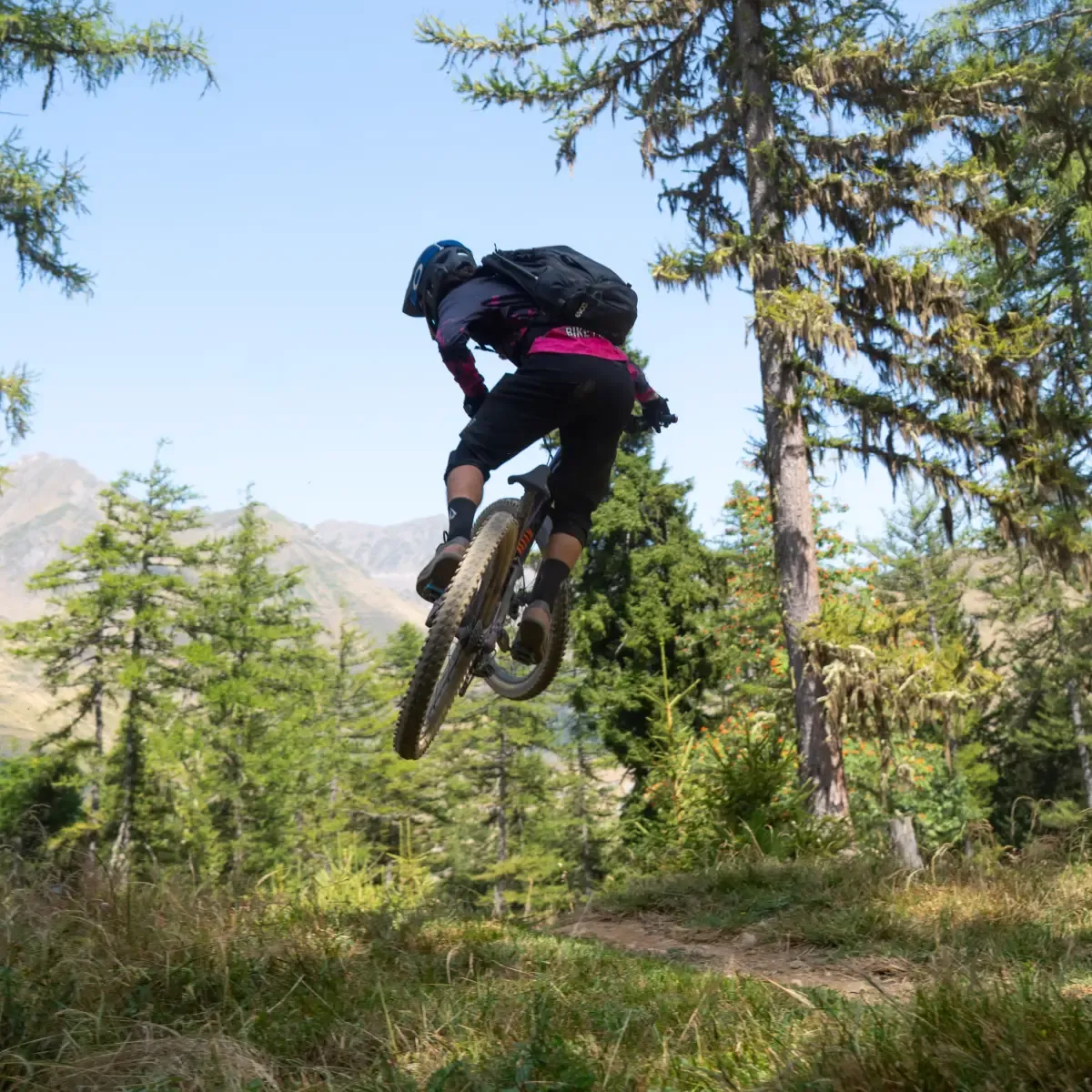Saut en Vtt en forêt