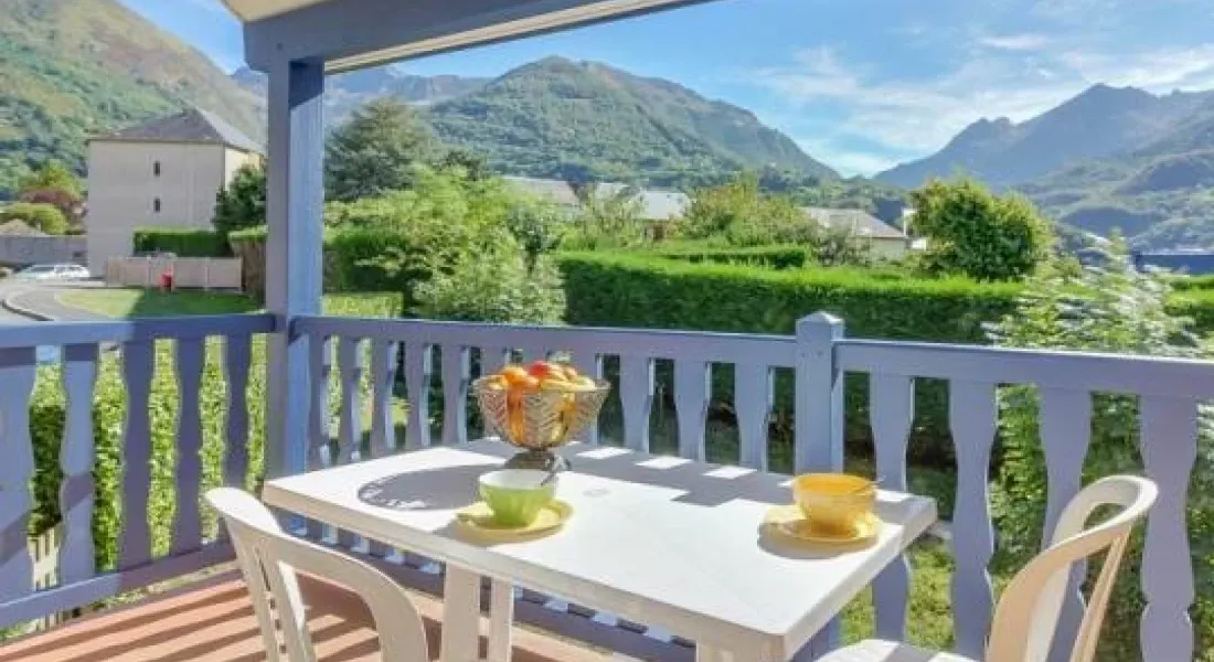 Appartement avec terrasse et vue sur les montagnes 