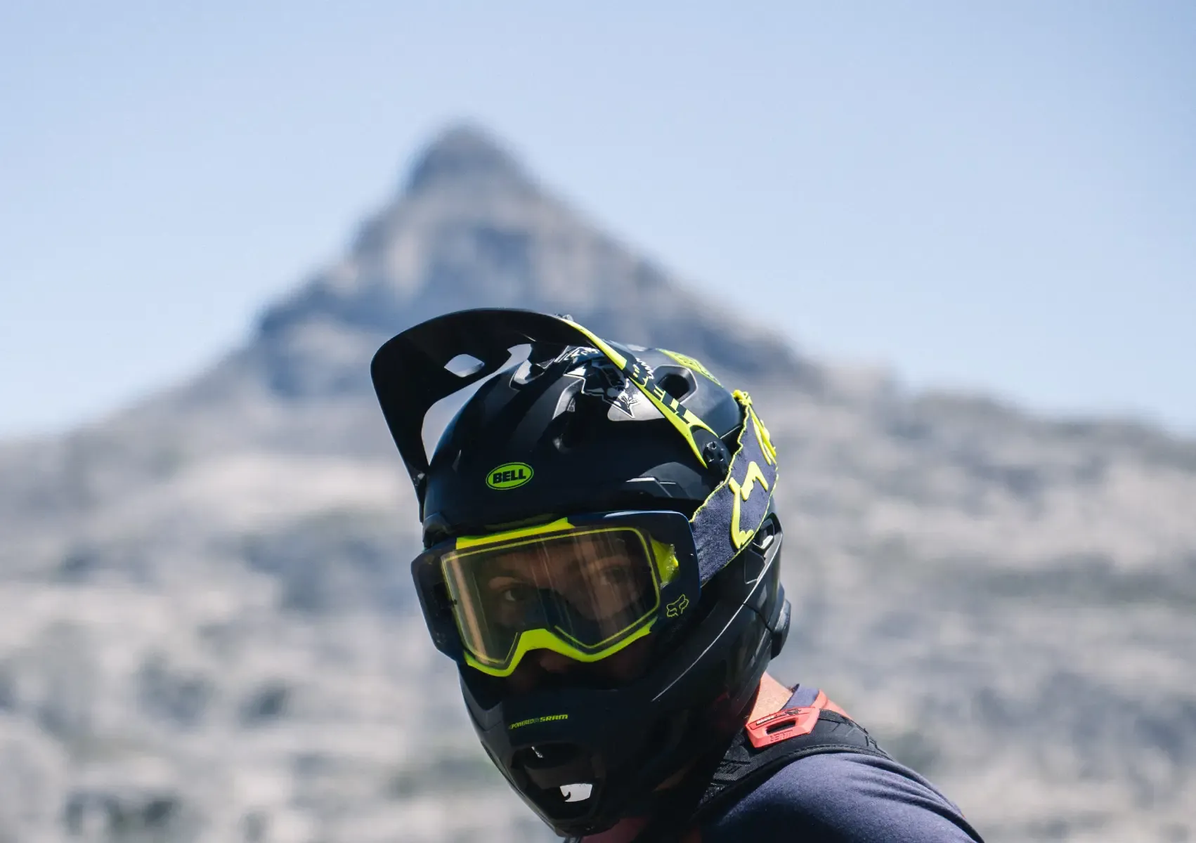 Bike Park La Pierre Saint Martin - Rider avec le Pic d'Anie en fond