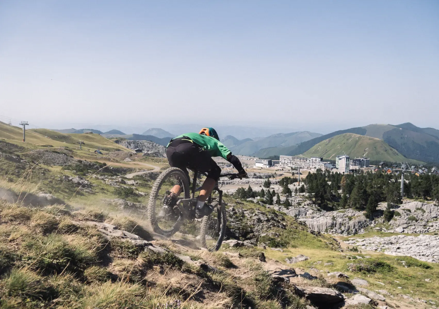 Bike Park La Pierre Saint Martin - Descente vers les appartements au pied de la station
