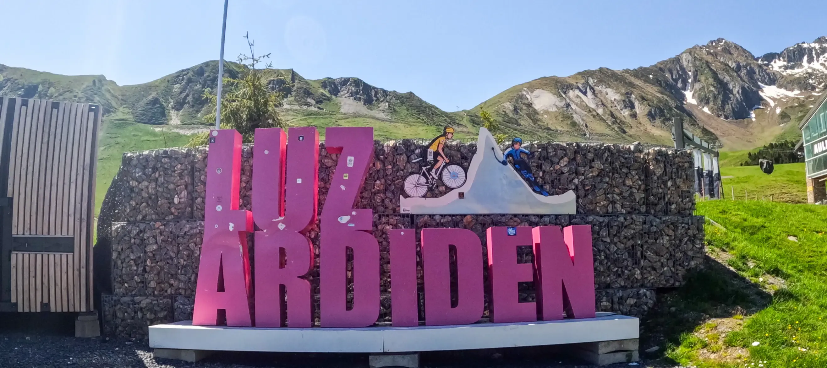 Lettres luz ardiden