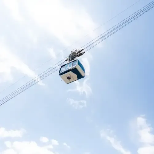 Télécabine du Pic du Midi vue de dessous