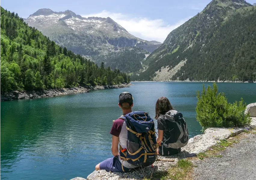 des randonneurs au lac d'Orédon