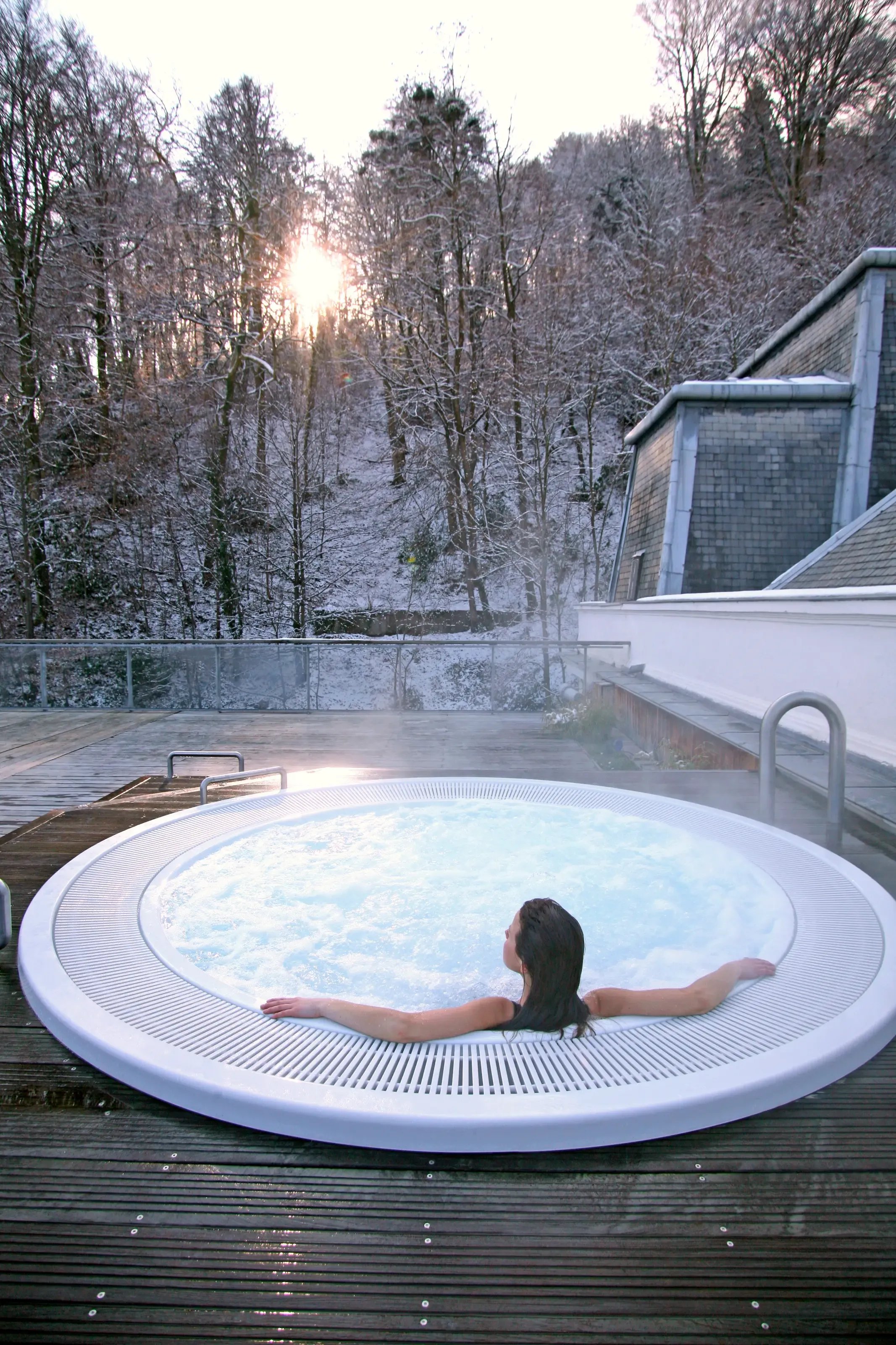 Femme dans jacuzzi à Bagnères 