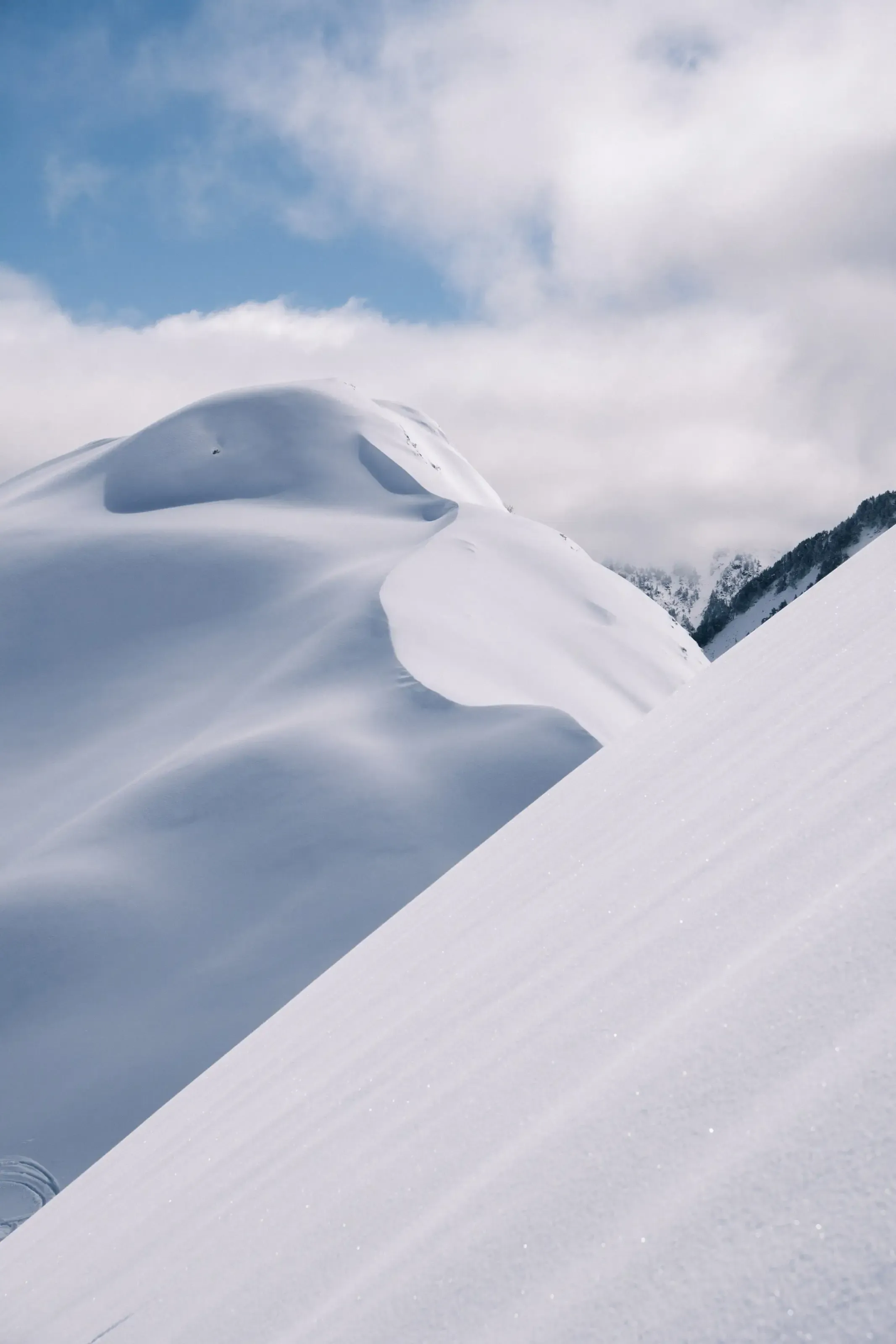 Une crête immaculée sur le domaine skiable de Cauterets.