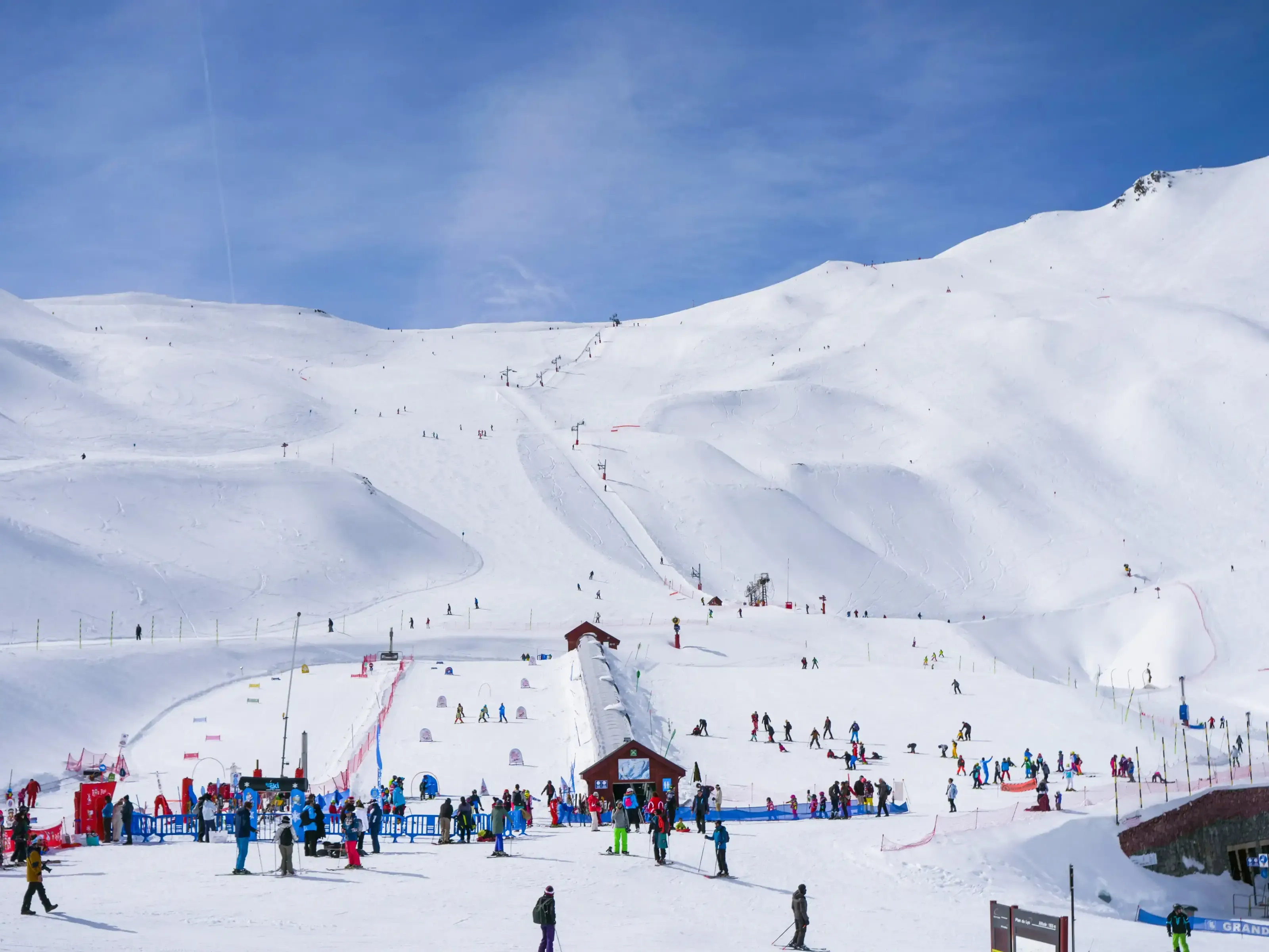 L'esapce debutant de Cauterets rempli d'enfants et de débutants.