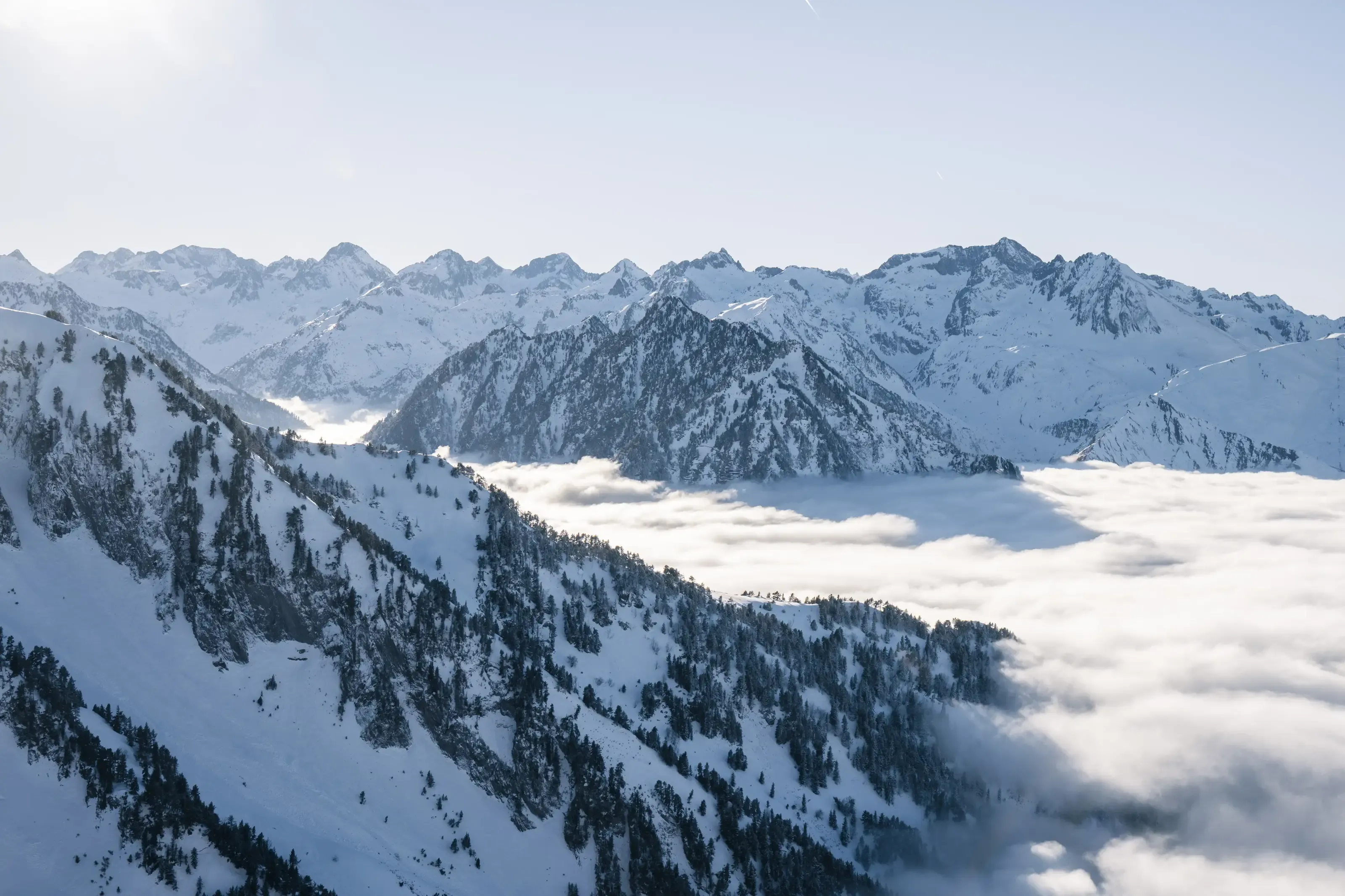 Une mer de nuage depuis le sommet du secteur Aulian