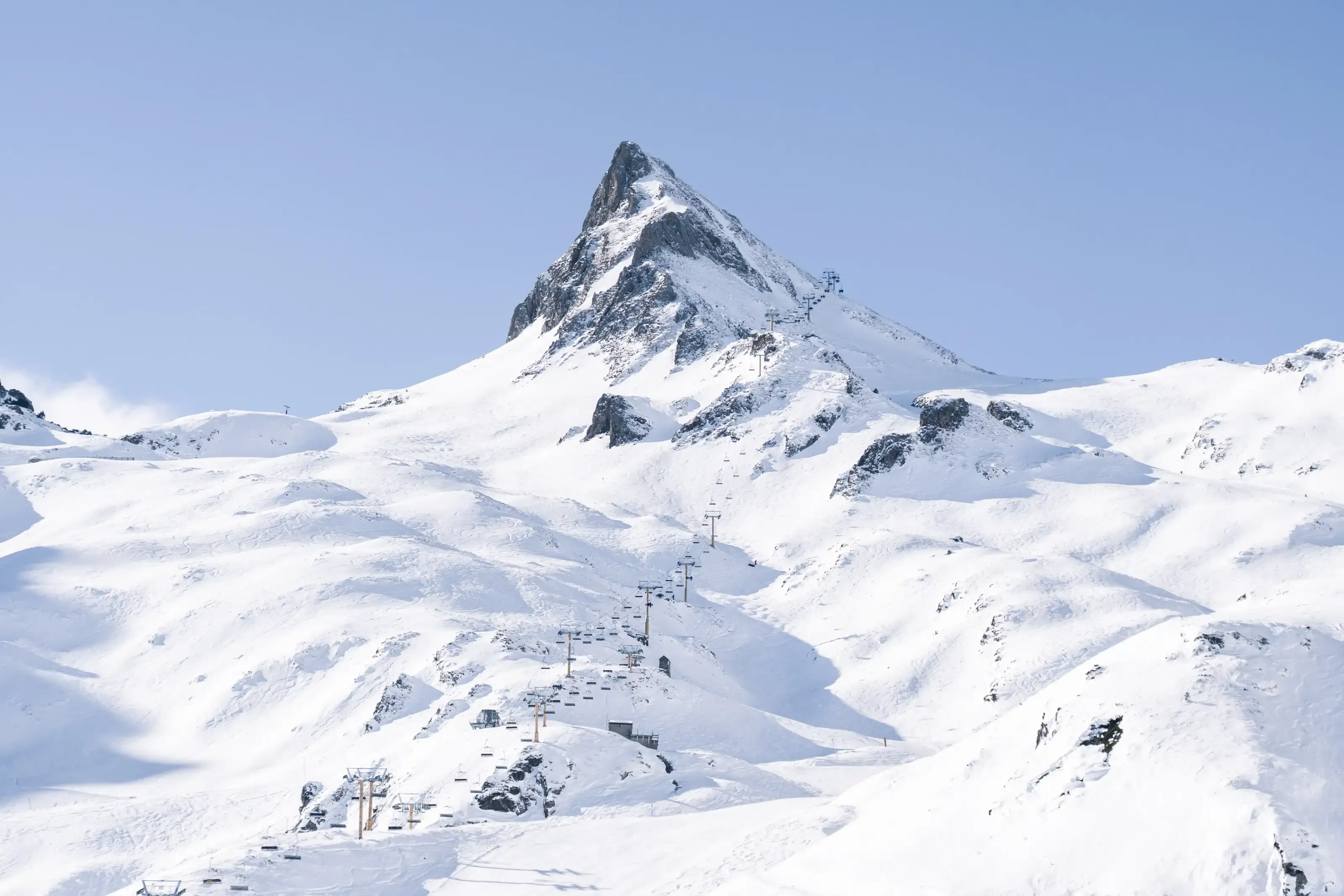Une photo de paysage du Pic de la Caperette.