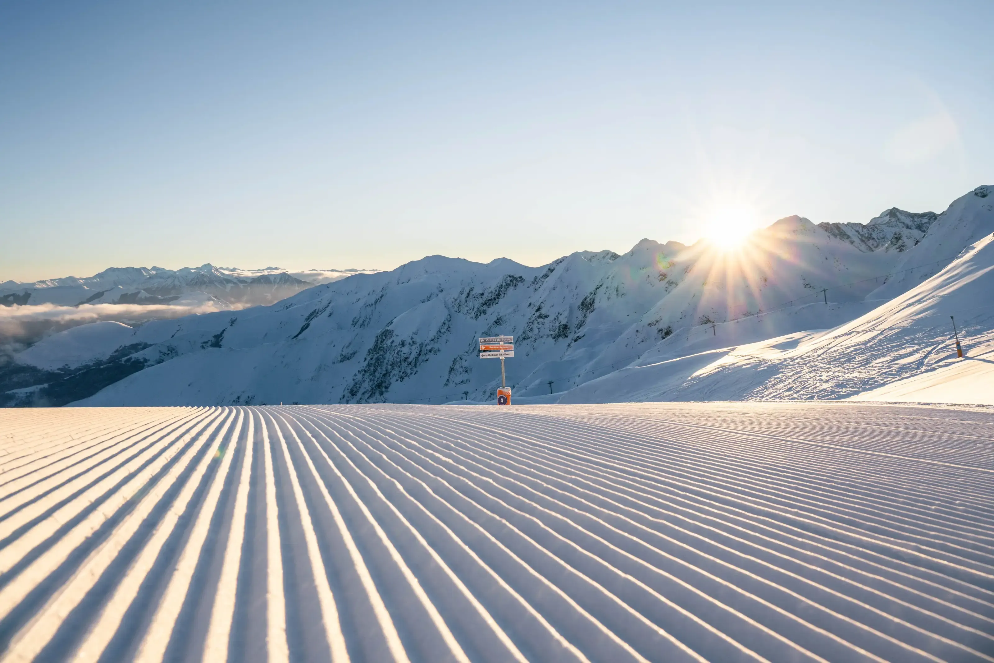 Une piste damée au laser sur le domaine de Peyragudes.